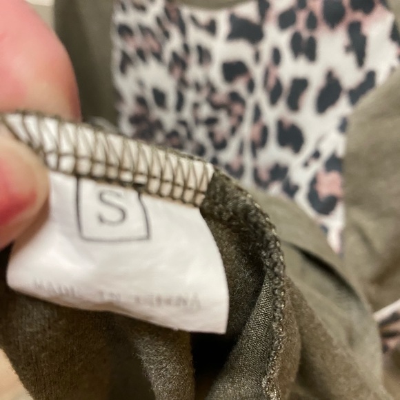 Comfortable Animal print blouse size small dark khaki in color - Picture 4 of 6